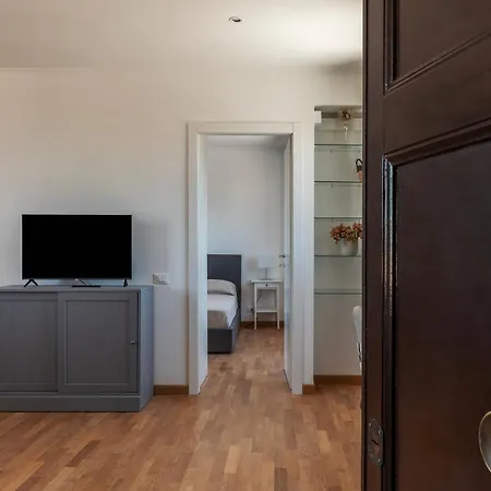 Guesthost - Mm San Giovanni Apartment-3